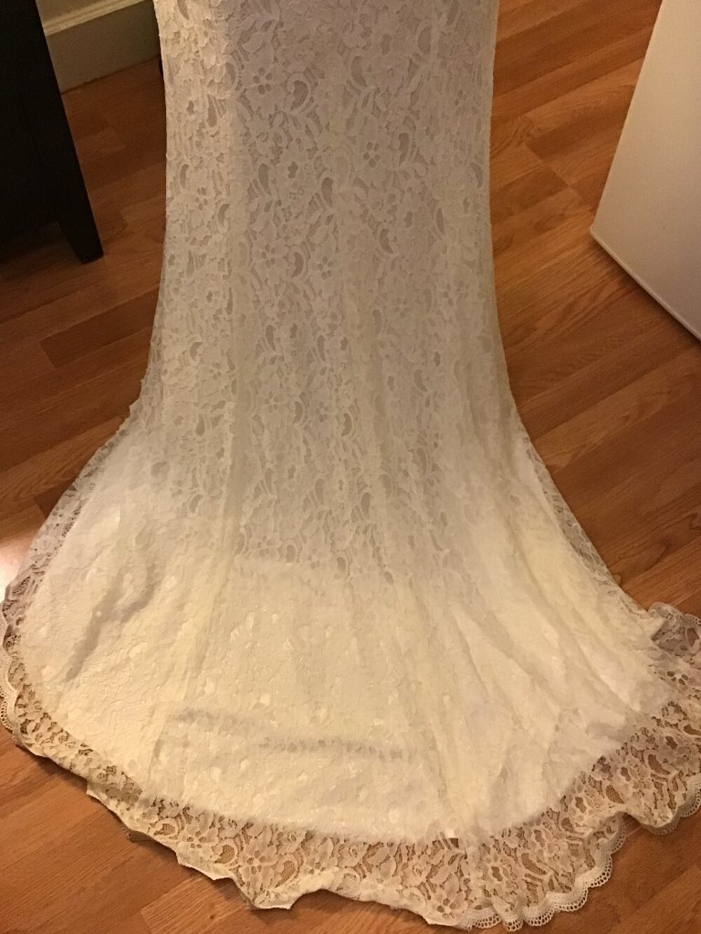 Elegant White Lace Wedding / Formal Gown – Adjustable Fit (Approx. Size 0–6) - Picture 7 of 14